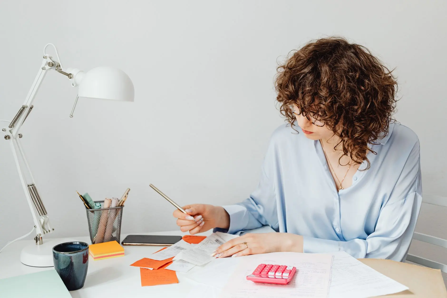 办公用品与清洁用品品类对比：企业采购选型要点与配送效率评估